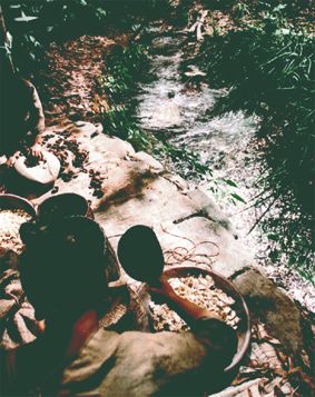 [Jomon women preparing acorns.]